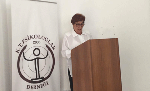 Kıbrıs Türk Psikologlar Derneği Başkanı Uzm. Psk. Erosal, Dünya Ruh Sağlığı Günü nedeniyle basın açıklaması yaptı