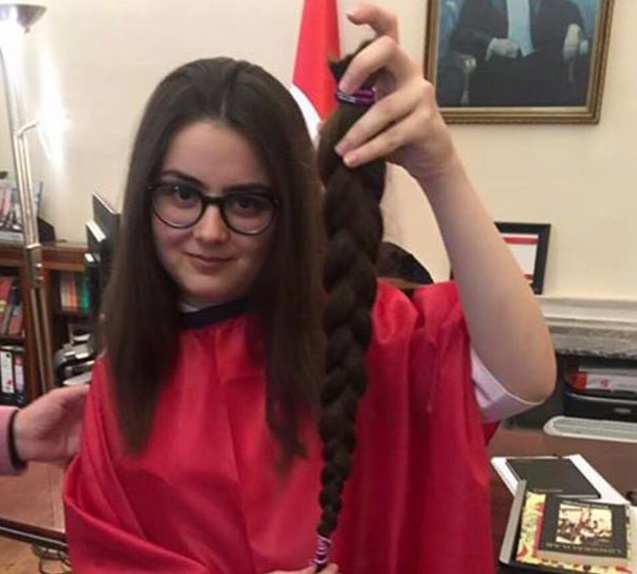 15 yaşındaki Ceyda, saçlarını kanser hastaları için bağışladı