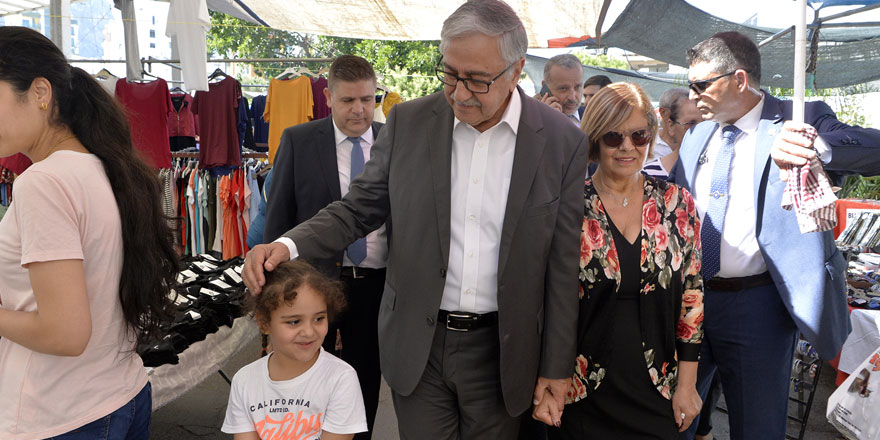 Cumhurbaşkanı Akıncı, “Girne çarşamba pazarı”nı ziyaret etti