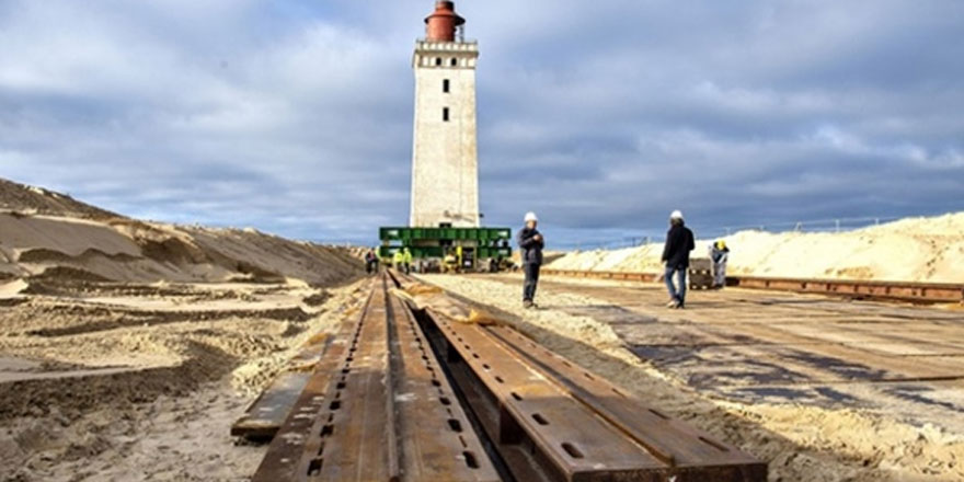 Danimarka'da 120 yıllık deniz feneri karadan yürütülüyor