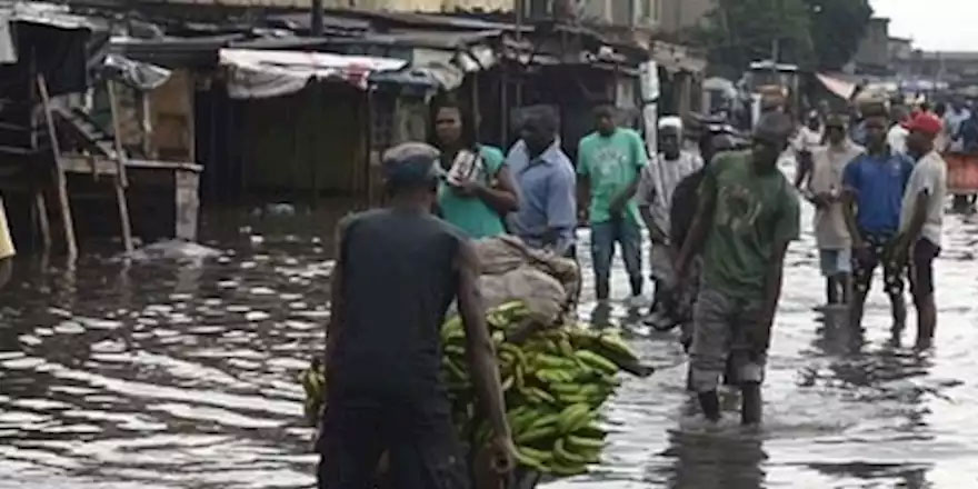 Nijerya'da Sel 6 Can Aldı