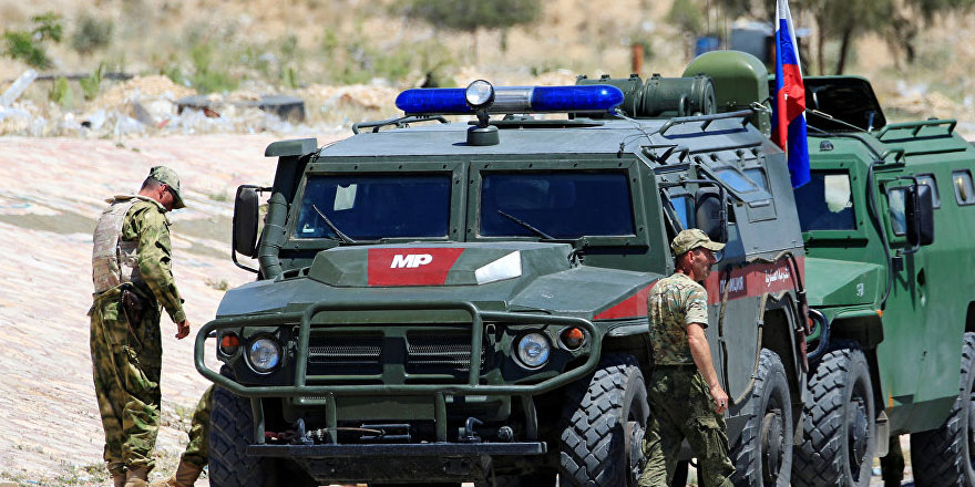 Yaklaşık 300 Rus askeri polisi, Kürt güçlerin sınırdan çekilmesine yardım etmek için Suriye’de