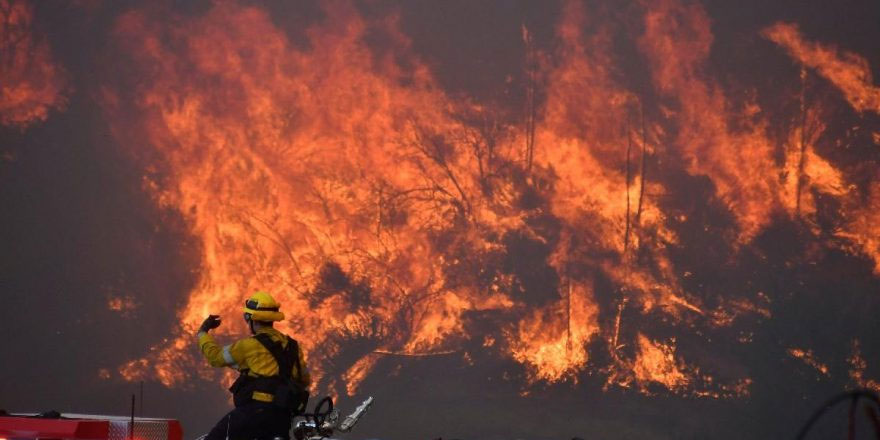 ABD’de korkunç yangın: Binlerce insan tahliye edildi