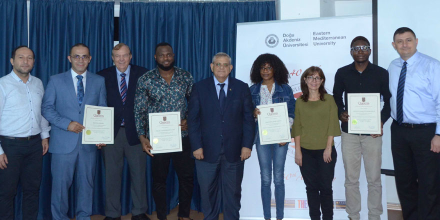 DAÜ ile Queen’s üniversitesi ortak sertifika programı yeni mezunlar verdi