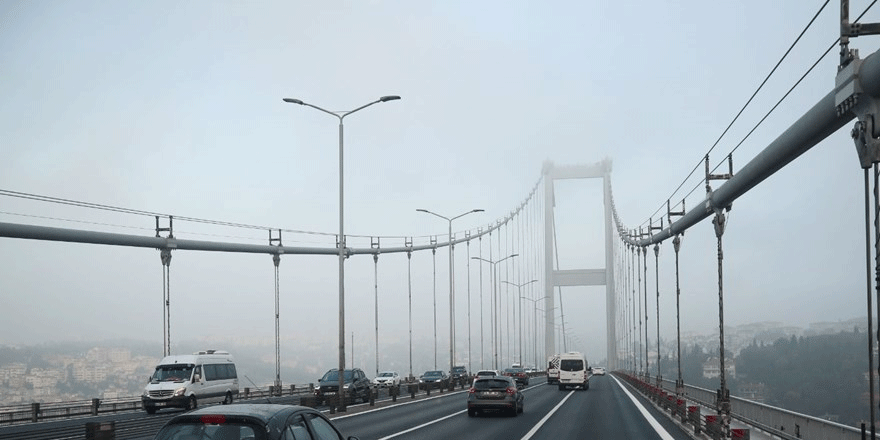 İstanbul Boğazı sise büründü (Boğaz transit gemi geçişine kapatıldı)