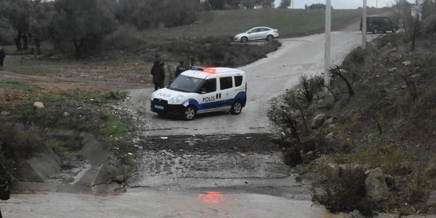 İzmir'de yağışın ardından deniz taştı