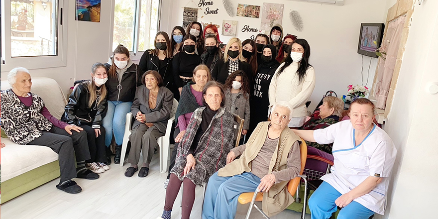 Yakın Doğu Üniversitesi'nden Yaşlılar Haftasında anlamlı etkinlik