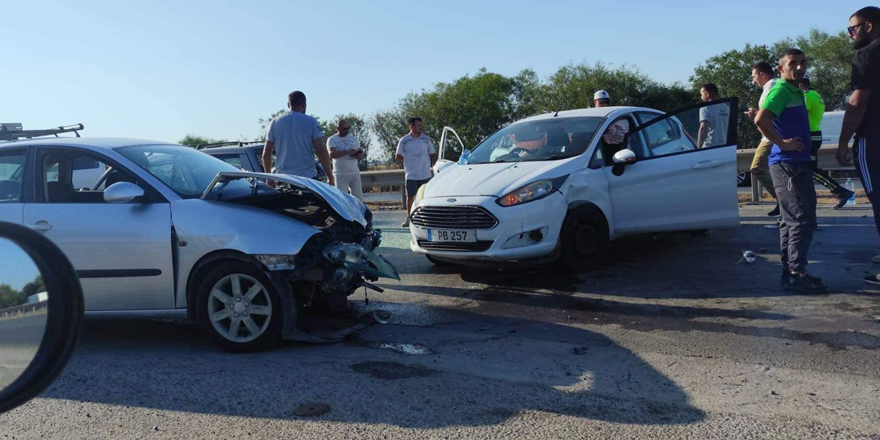 Haspolat mevkiinde iki ayrı trafik kazası!