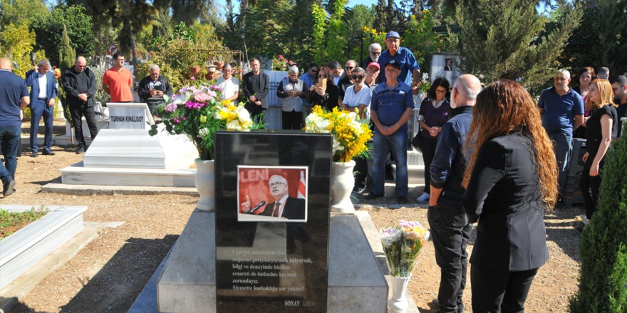 Sonay Adem kabri başında anıldı