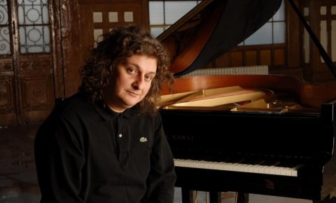 Piyanist Tuluyhan Uğurlu, “Güneş Ülke Anadolu” isimli piyano resitali verdi
